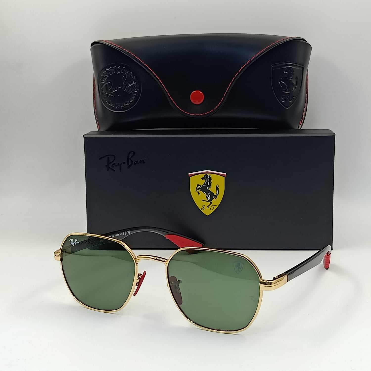 Lunettes de soleil : RAY-BAN FERRARI RB3575M Noir/doré