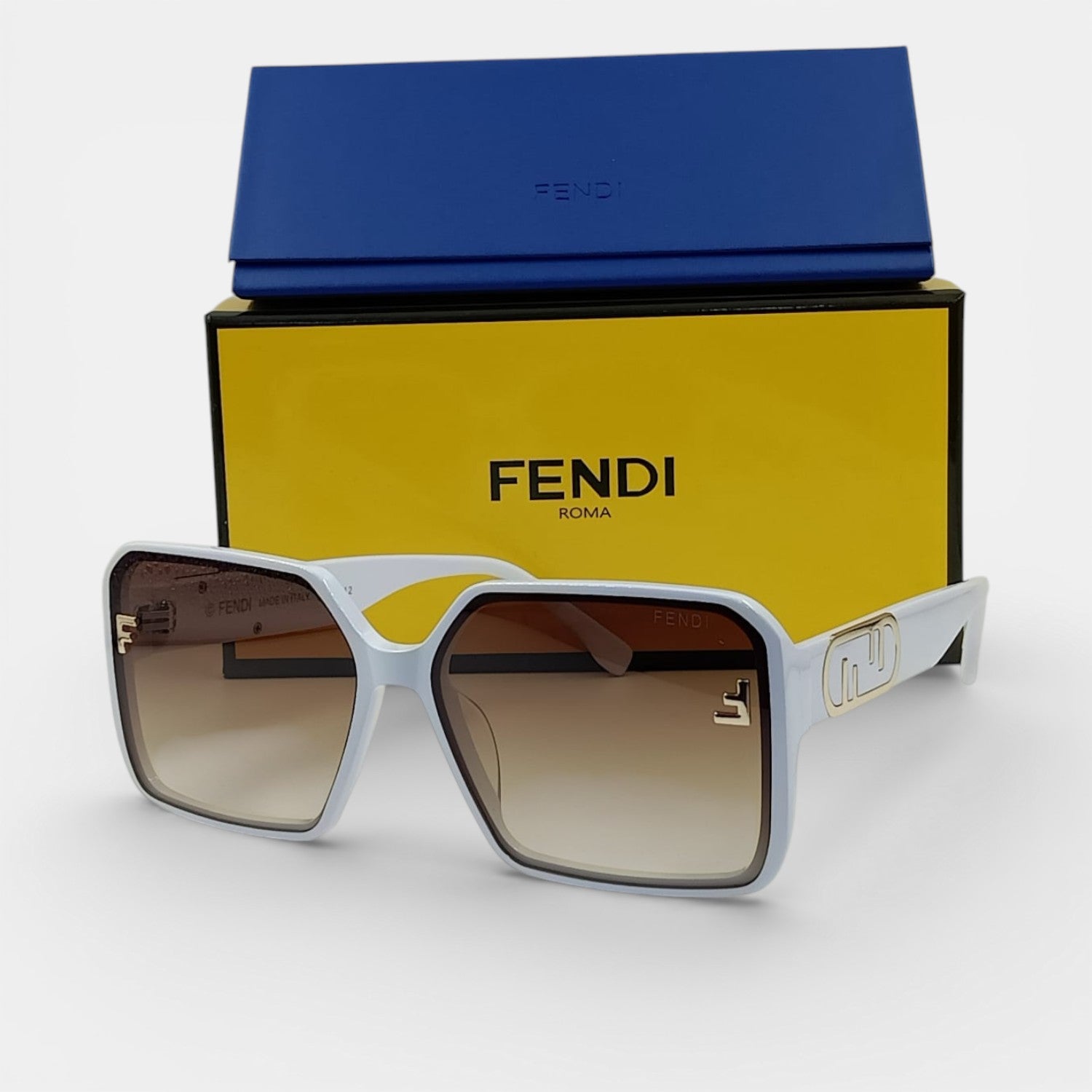 Lunettes de soleil Femme : FENDI  F7065 Marron/Blanc